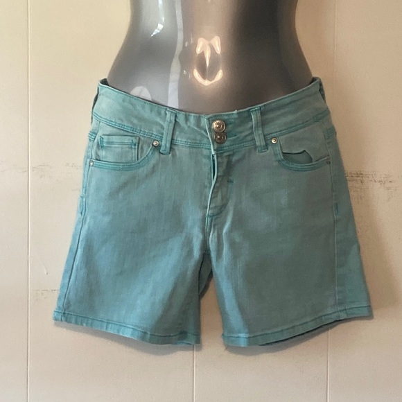 3/$20 - deLiA*s Teal Denim Shorts - Picture 2 of 6